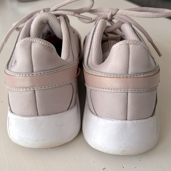 Nike Legend Essential 2 Platinum Violet -Size 8 - Picture 3 of 6